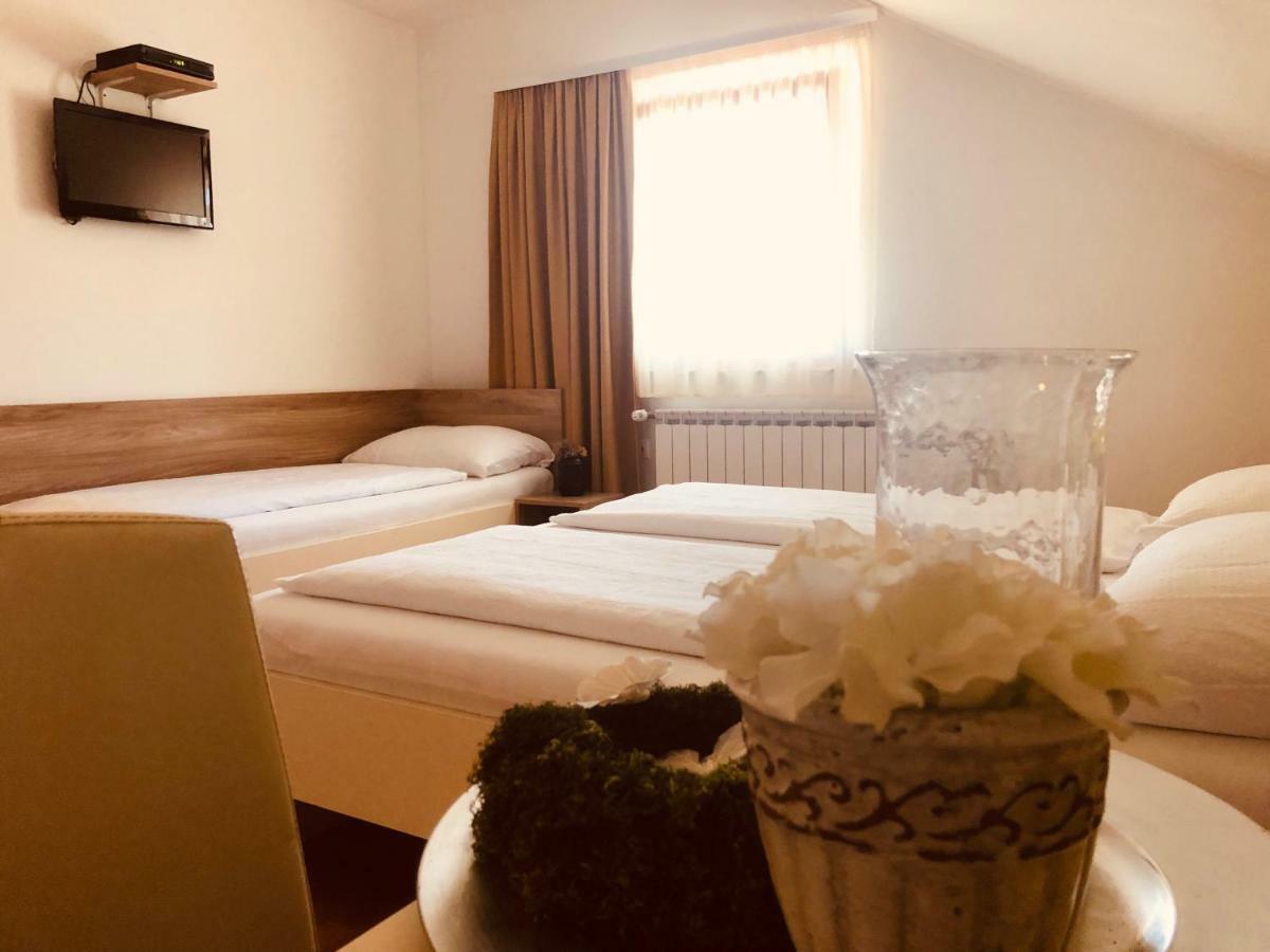 Rooms Jana Слуни Екстериор снимка